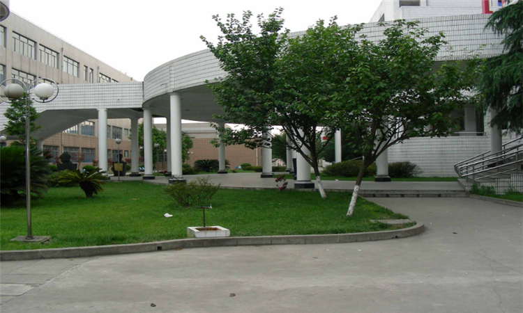 郧山中学 郧山中学