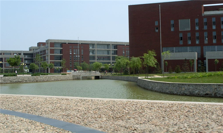 襄樊市第十六中学